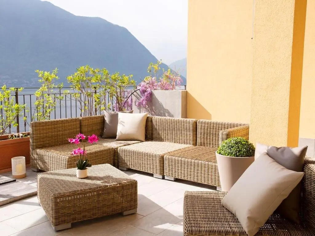 Sala Comacina Apartment No 1 (Sleeps 10)