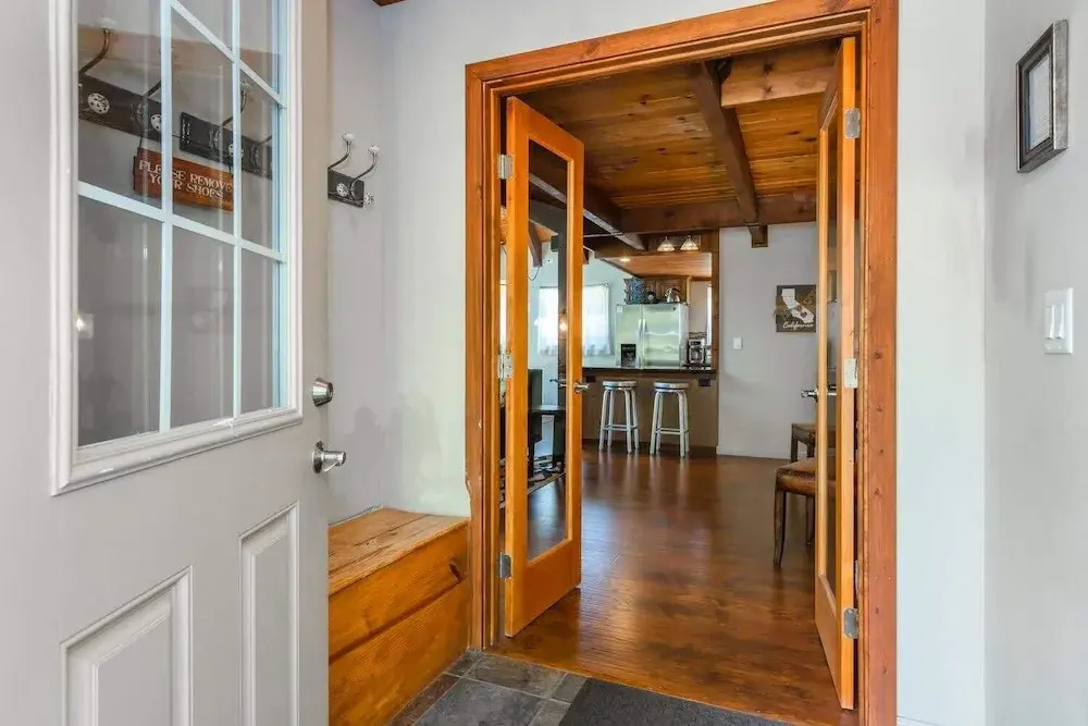 Alder Creek Paradise - Tree-lined Cabin Stay for 7