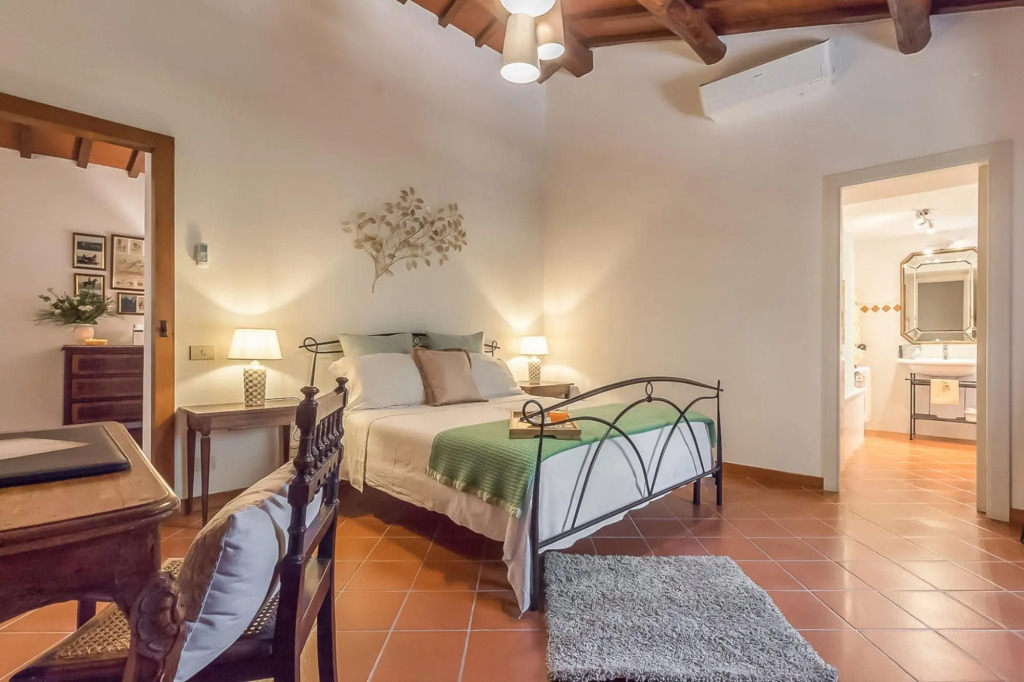 La Torre del Conte, villa with home restaurant, is located in an oasis of peace among the green Umbr-La Torre del Conte