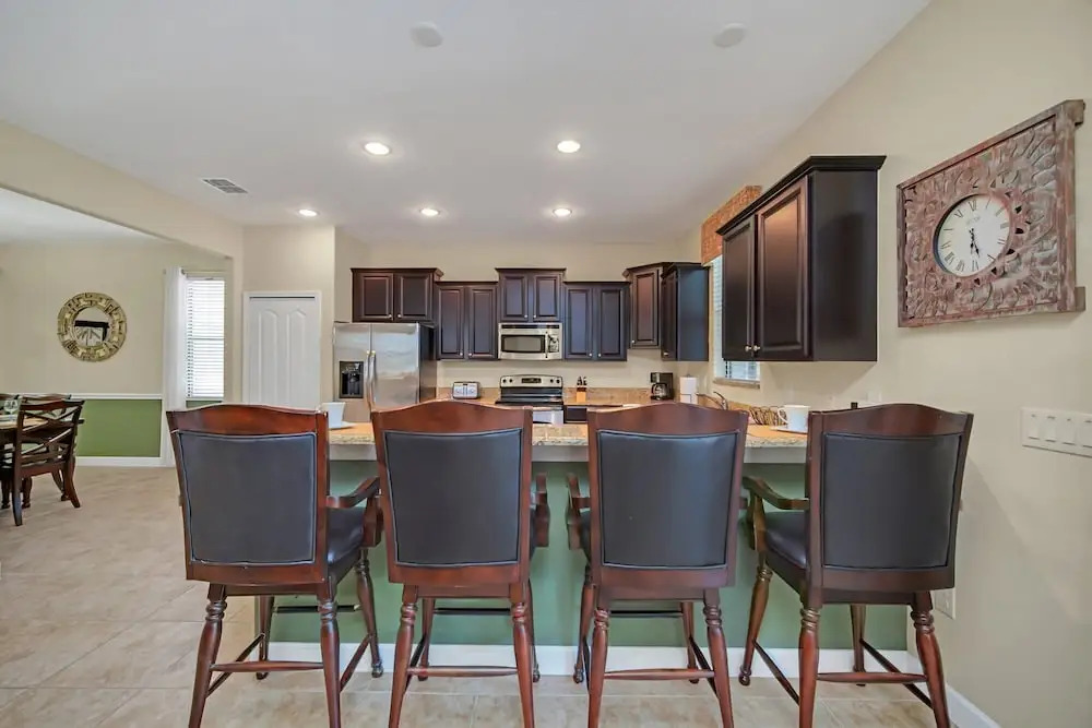 Perfect for Families Comfortable Villa with Private Pool Area close to Parks and Shopping