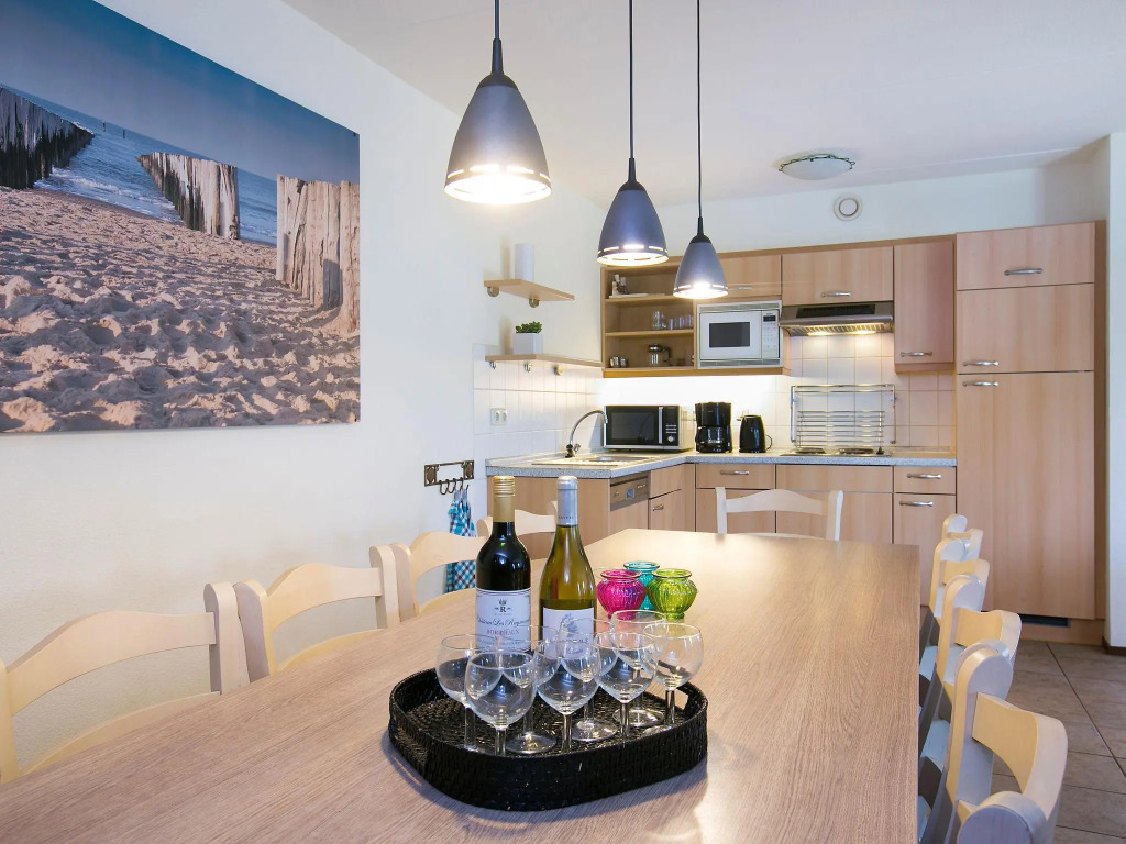 Spacious, semi-detached villa, sea at 1 km. in cosy Domburg