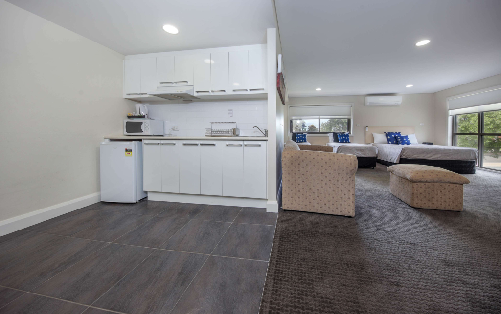 Belconnen Way Hotel & Serviced Apartments