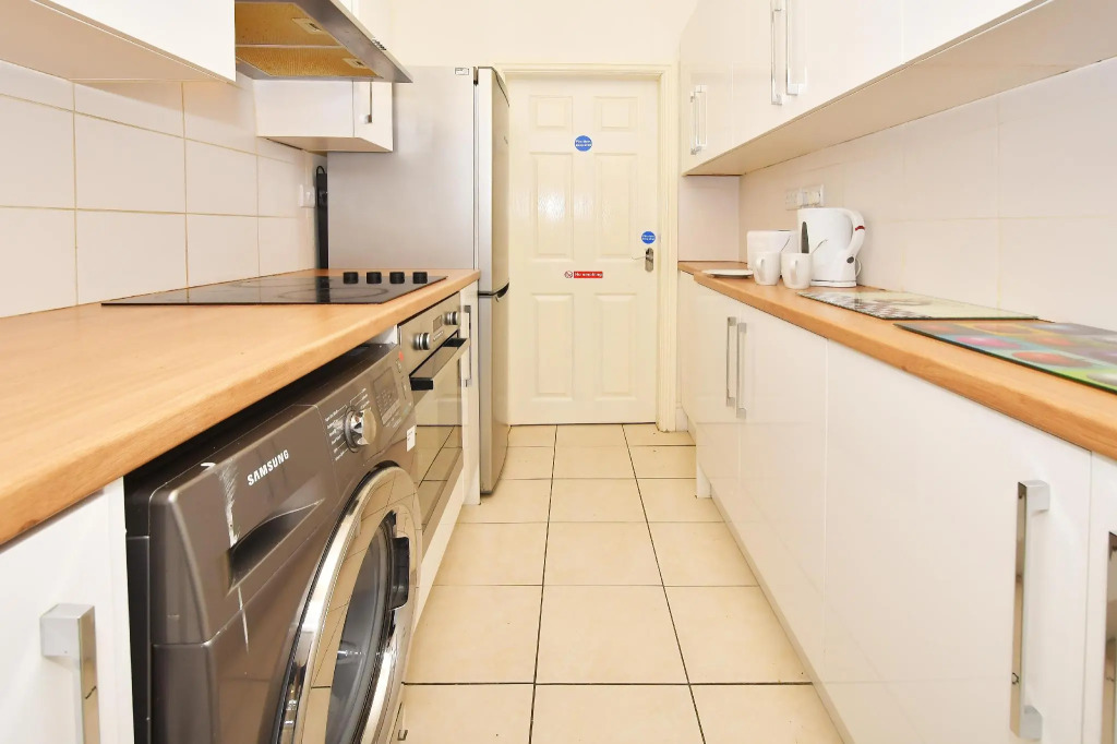 Townhouse @ 178 Ruskin Road Crewe