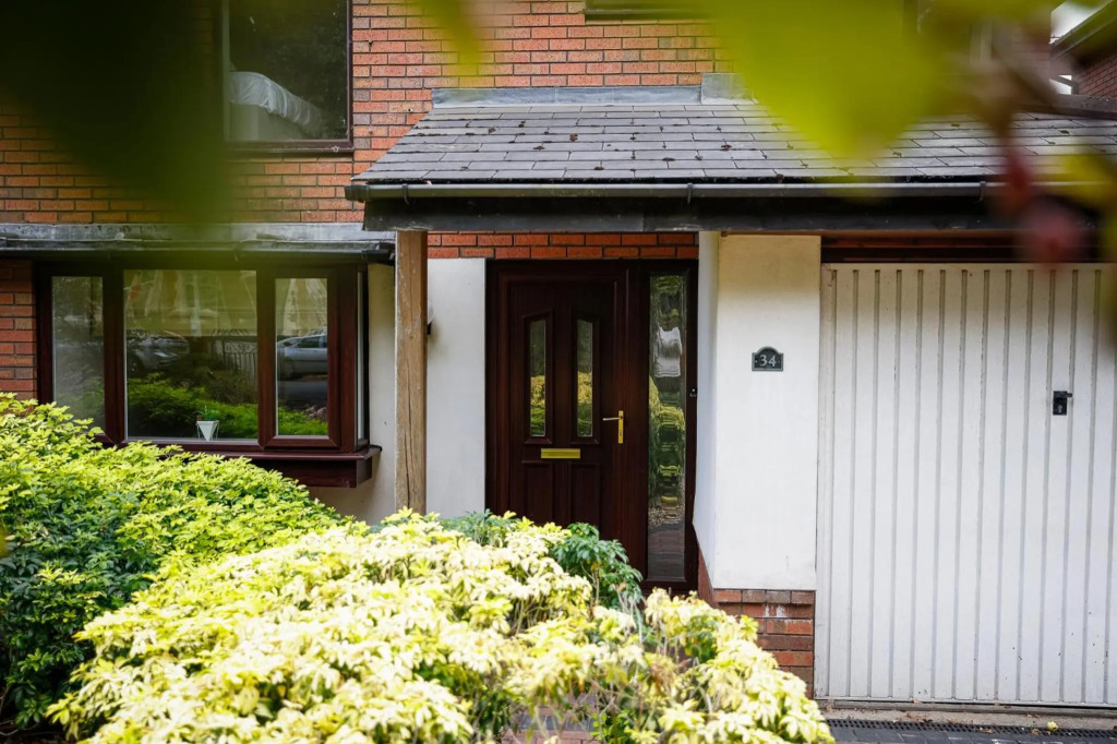 Stylish family home in desirable Penylan + Parking