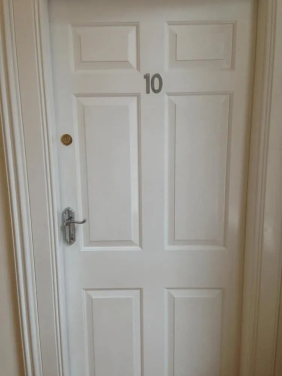 1 Bed Old Town City Studio near Theatre Suit Work or Leisure
