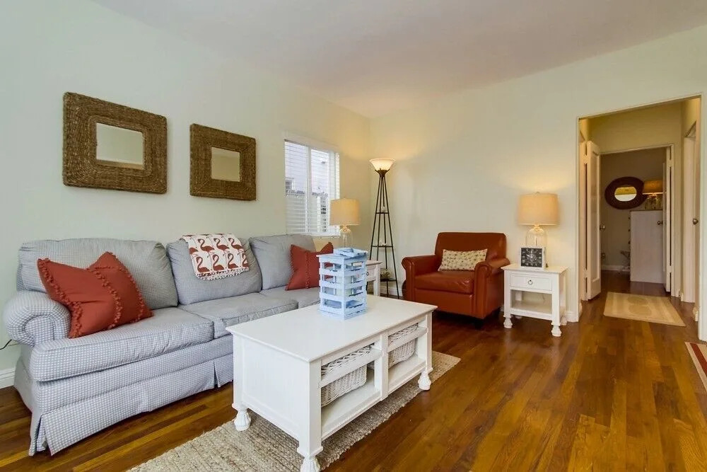 Little Pearl 2 Bedrooms 1 Bathroom Condo