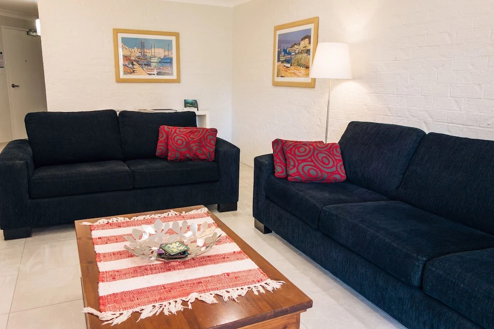 Nicholli, Bay Parklands, Unit 21/2 Gowrie Avenue