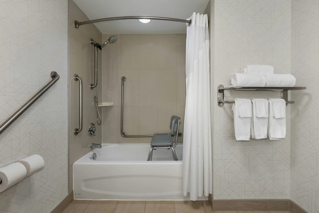 Holiday Inn Express & Suites Ottawa East-Orleans by IHG