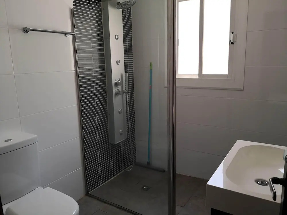 Villa con gran piscina en zona residencial