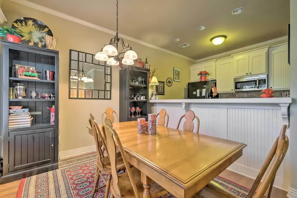 Fayetteville Apt by Univ of Arkansas Campus!