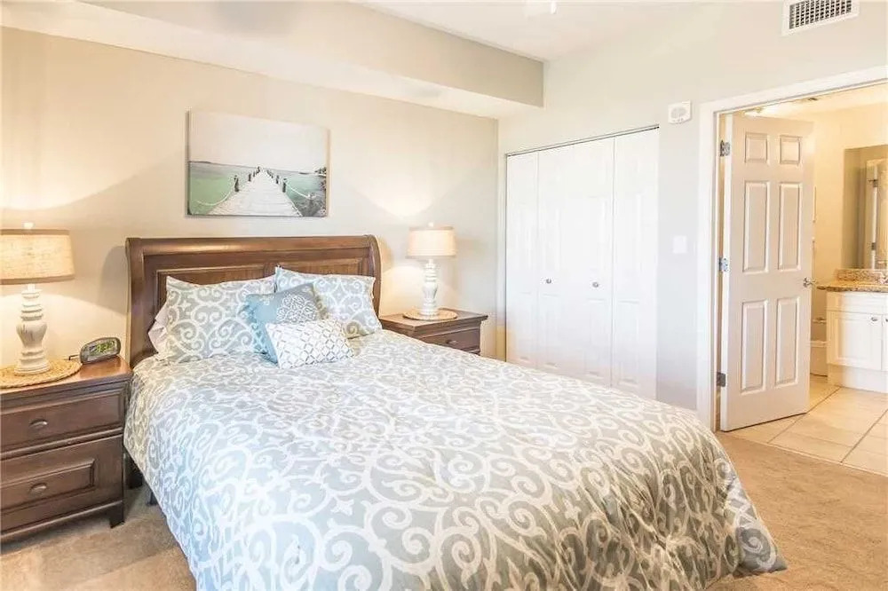 Seawind 502 - 3 Br condo by RedAwning