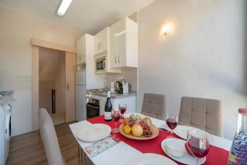 Apartamento con terraza y piscina junto a la playa