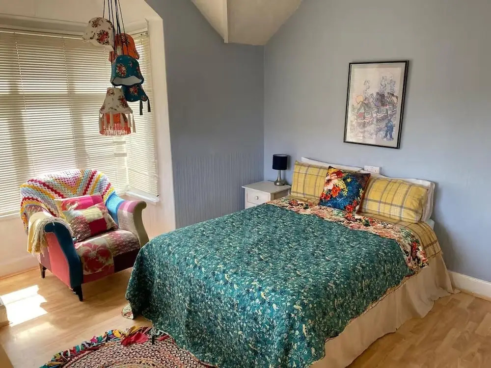 5 Bed Villa - Sleeps 10 - Pets - Garden - Parking