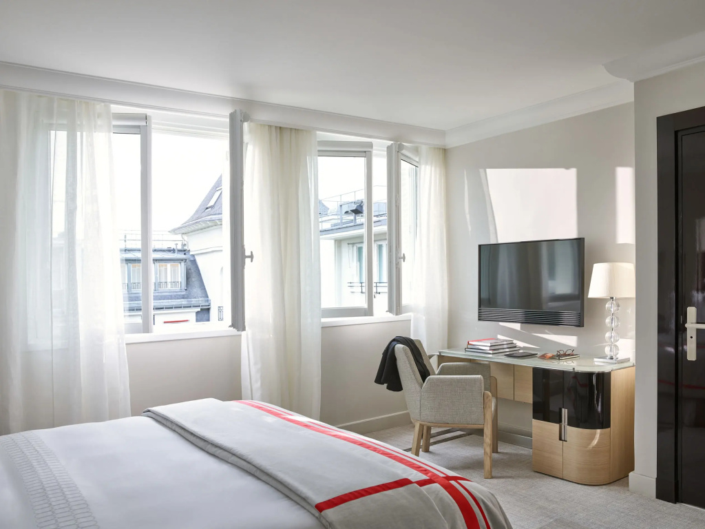 Отель Plaza Athenee