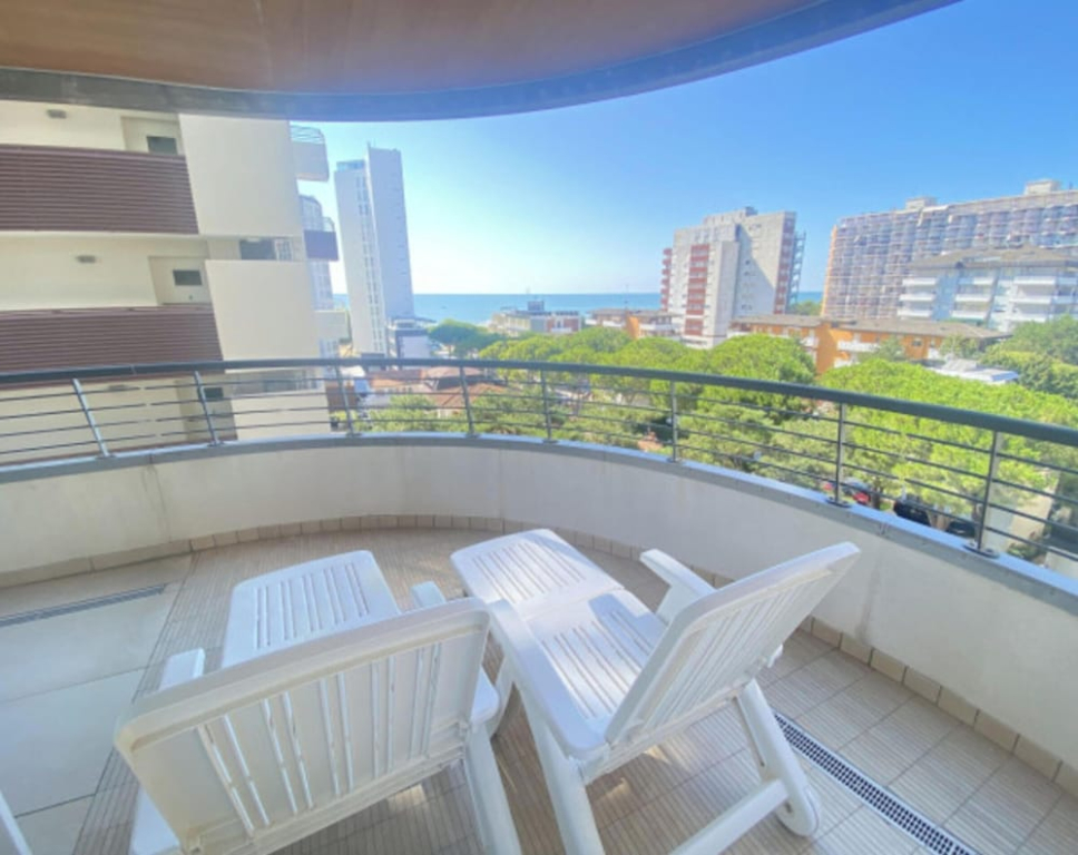 Modern Flat With Panoramic View
