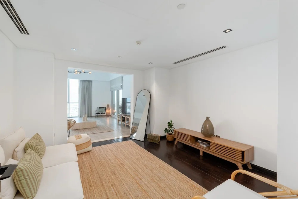 Modern 3BR Maid at the Palm w Pool and Gym