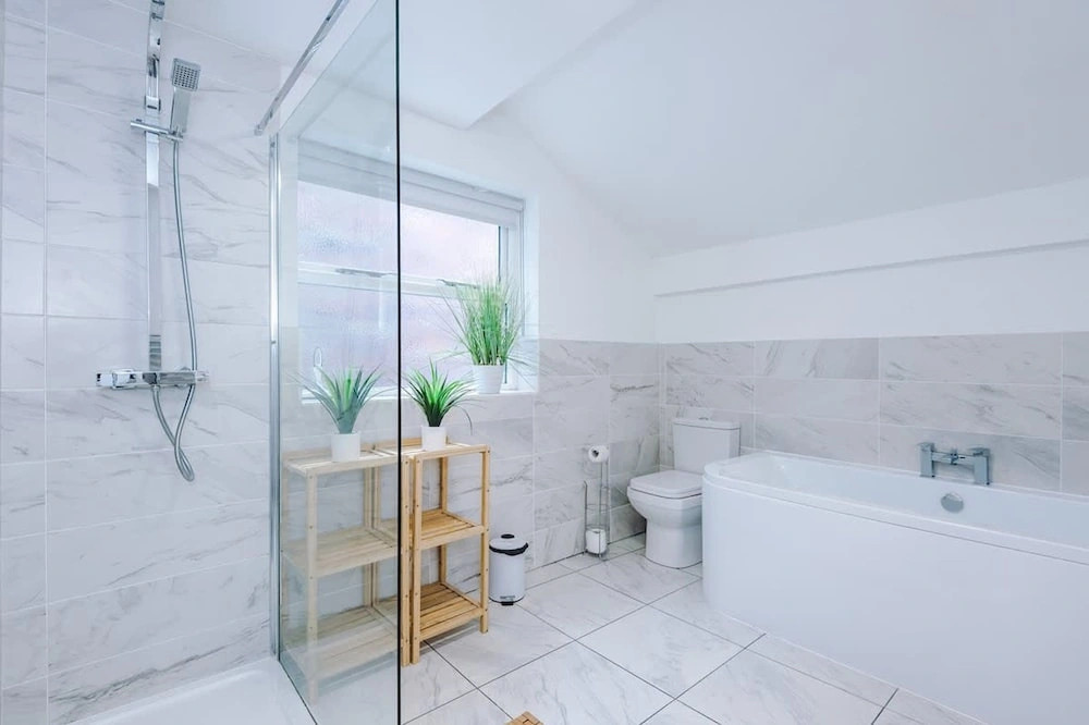 Stylish 3-bed City Centre Home Private Parking