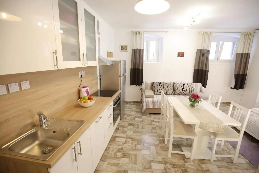 Studio Apartment Laura