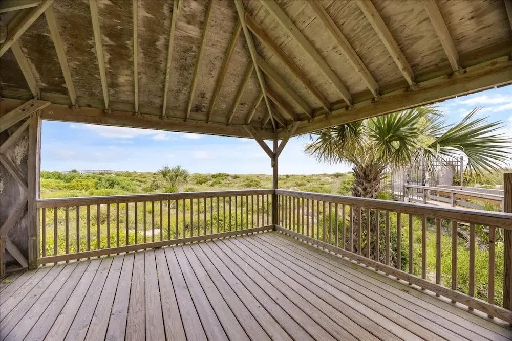 Treetop Beach Condo Sleeps 7!