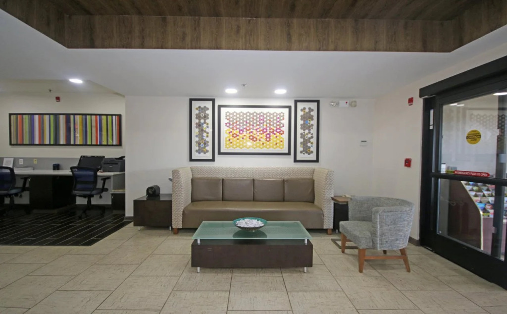 Holiday Inn Express Hotel & Suites Greensboro-East by IHG
