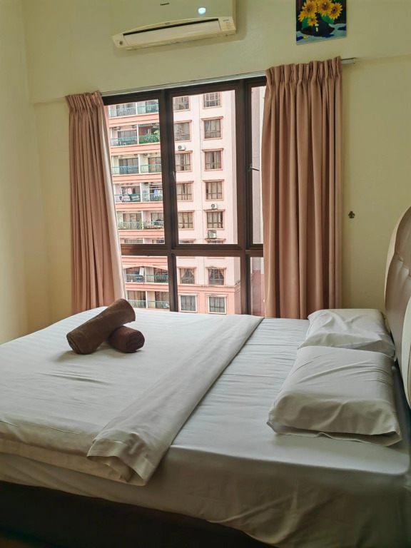Petronella Luxury Penthouse marina court