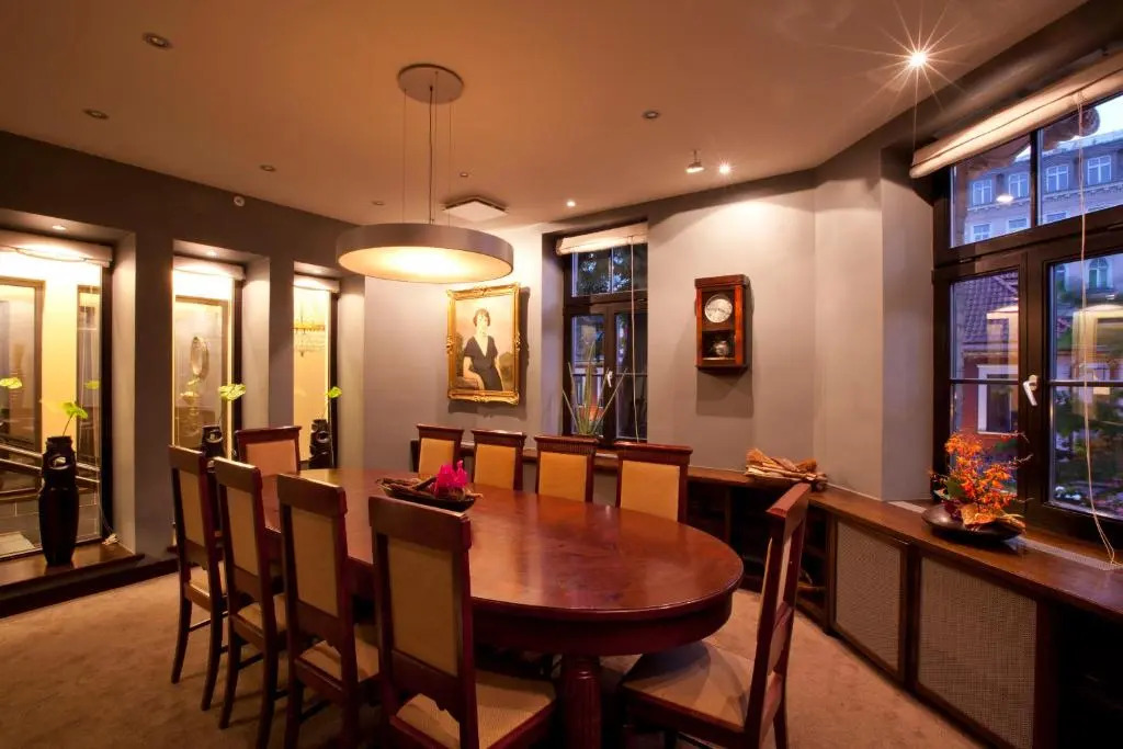 Отель Bergs Suites