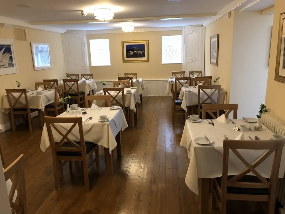 Almorah Hotel