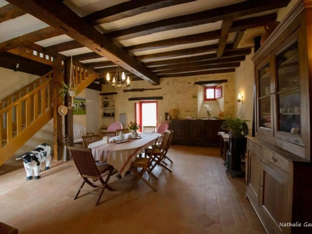 Maison de Campagne Spacieuse avec Piscine Privée et Jardin Clos - FR-1-306-1114