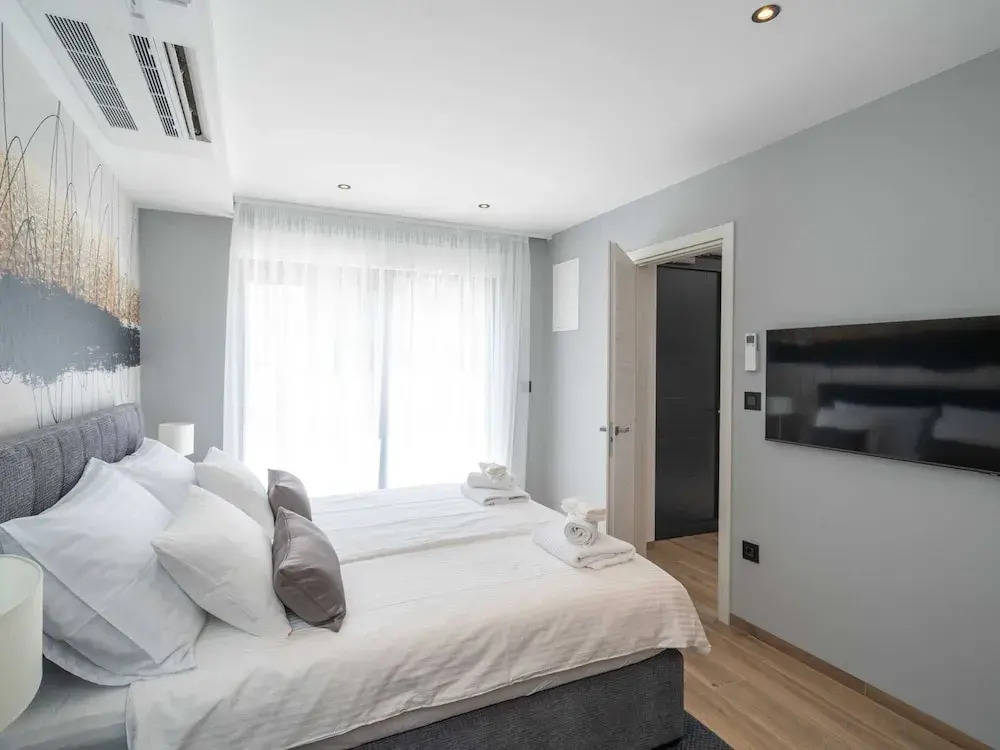 Apartments Villa Royale - Luxury One Bedroom Apartment with Terrace