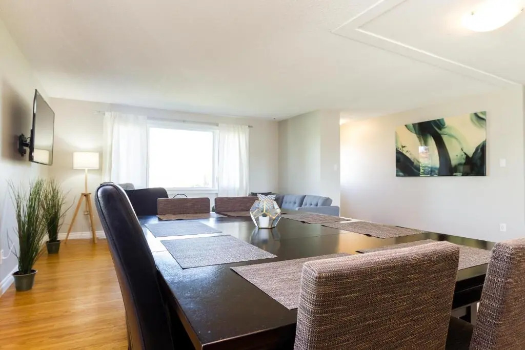 Spacious 6Bed 2bath Bungalow near WEM, w free parking & WiFi!