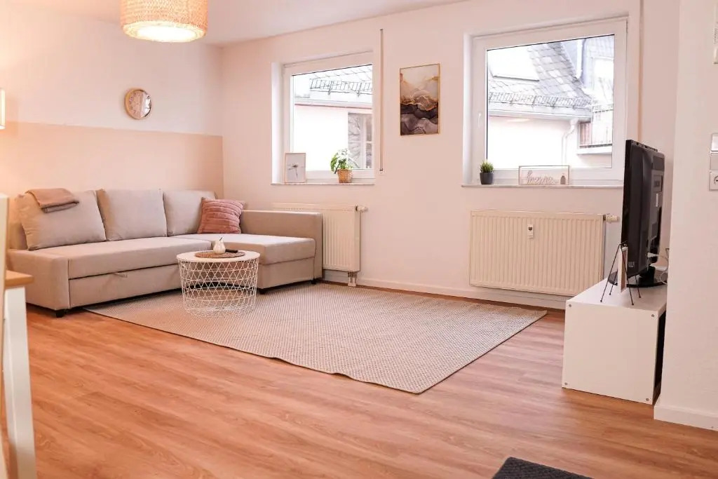 FULL HOUSE Studios - Simple Elegance - NETFLIX + Nespresso
