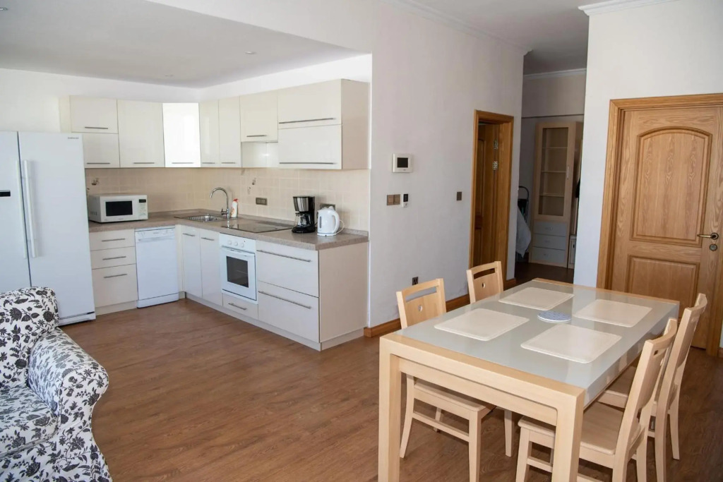 Lovely 2 BR unit with city view