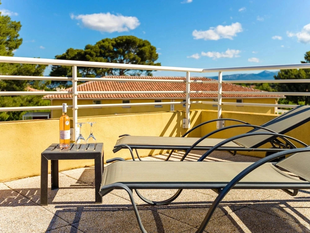 Duplex Cabin Apartment for 8 in Var