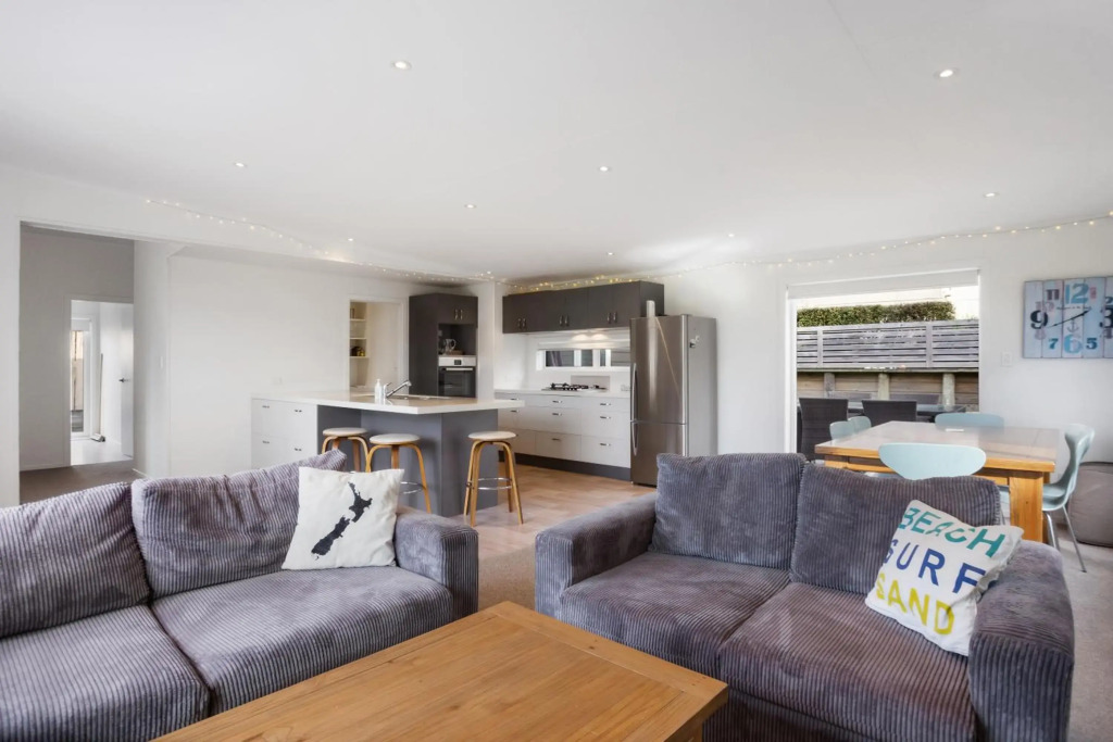 Modern Kiwi Bach - Waihi Beach Holiday Home