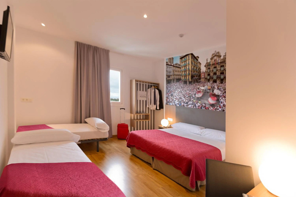 IRAIPE Pamplona Hostal Auto Check-in