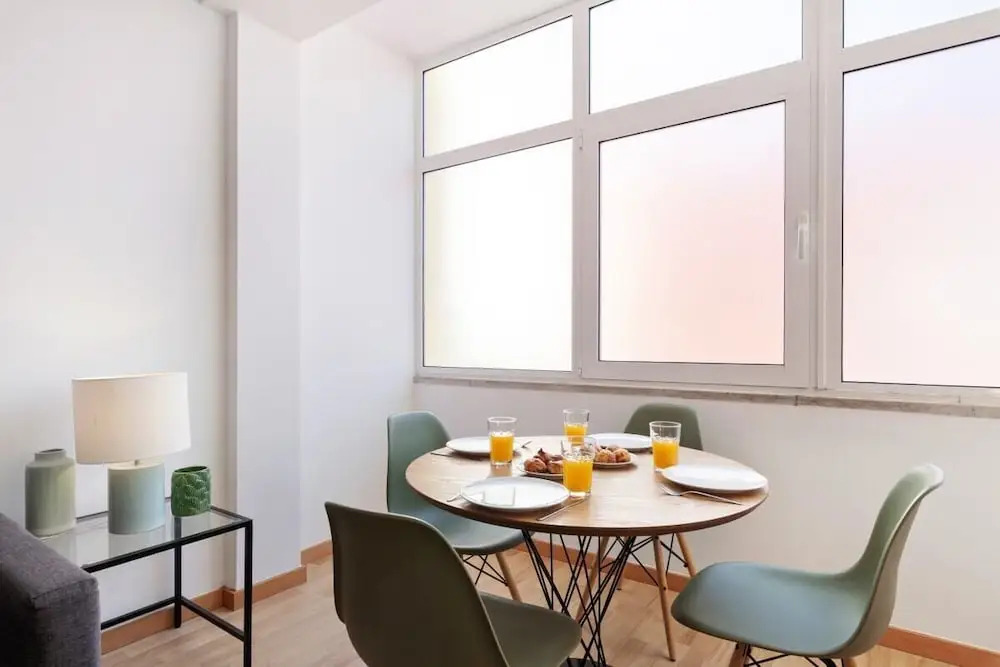 Minimalist 2bdr Apt in Lisbon, Excellent Location