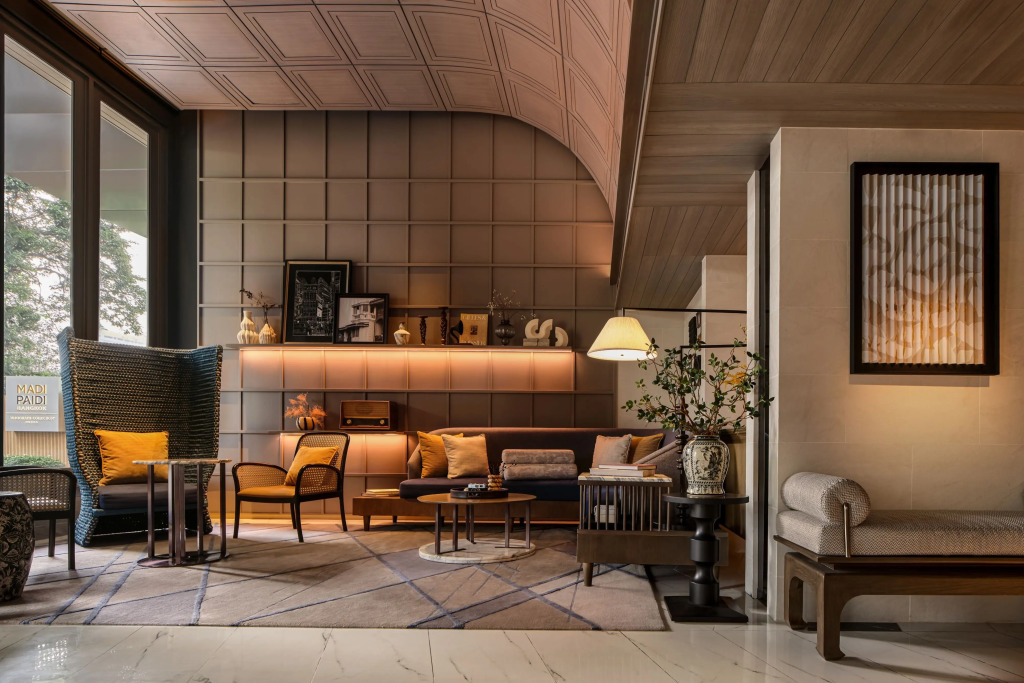 Madi Paidi Bangkok, Autograph Collection