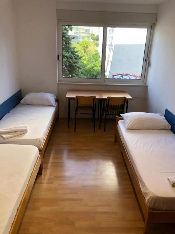 Split Summer Budget Rooms