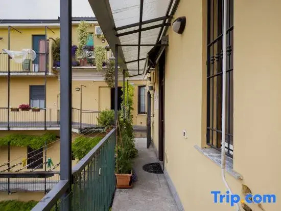 Top Clean Charming Apartment on the Darsena Navigli