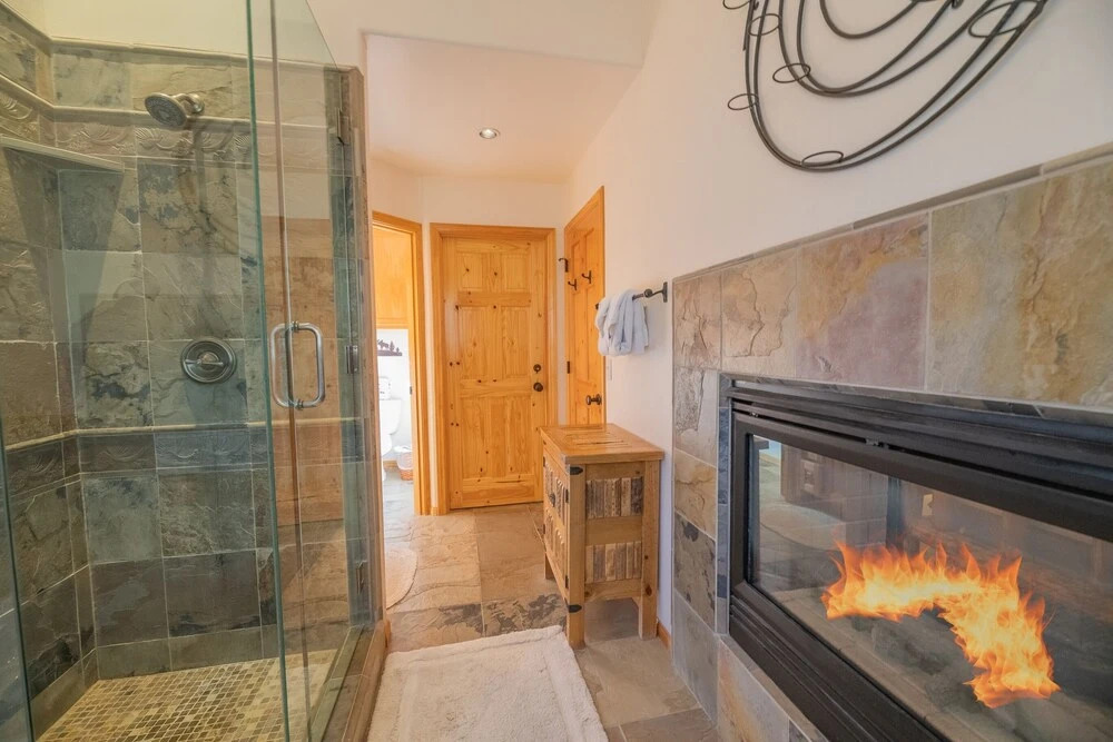 Bearfoot Bungalow - Premium And Spacious Home Close To The National Forest And The Village. 4 Bedroom Home