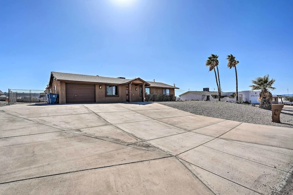 2 Mi to Lake: Home w/ Fire Pit in Arizona