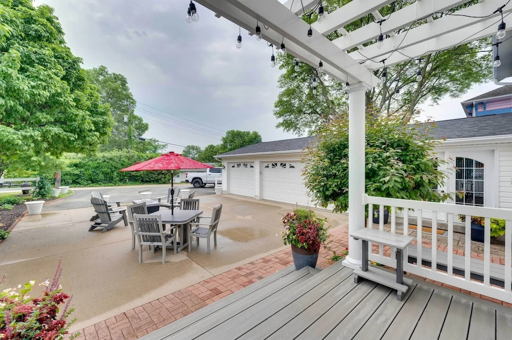 Game Room + Patio: 'bremer House Waverly Rental'