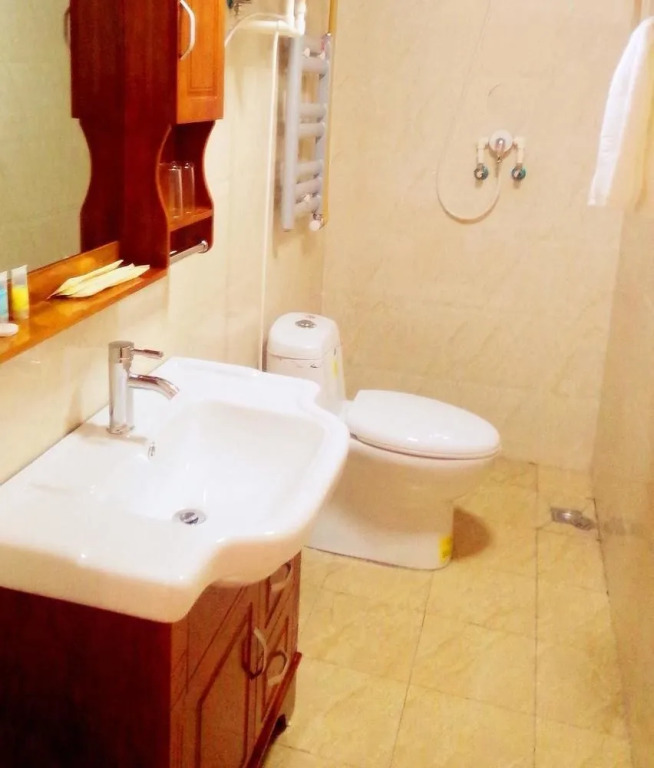 Longbai Business Hotel