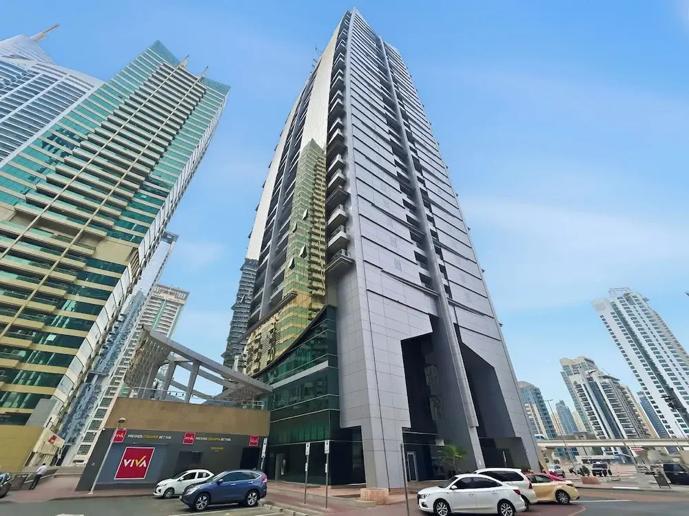 1BR by the Lake Near DMCC Metro Station