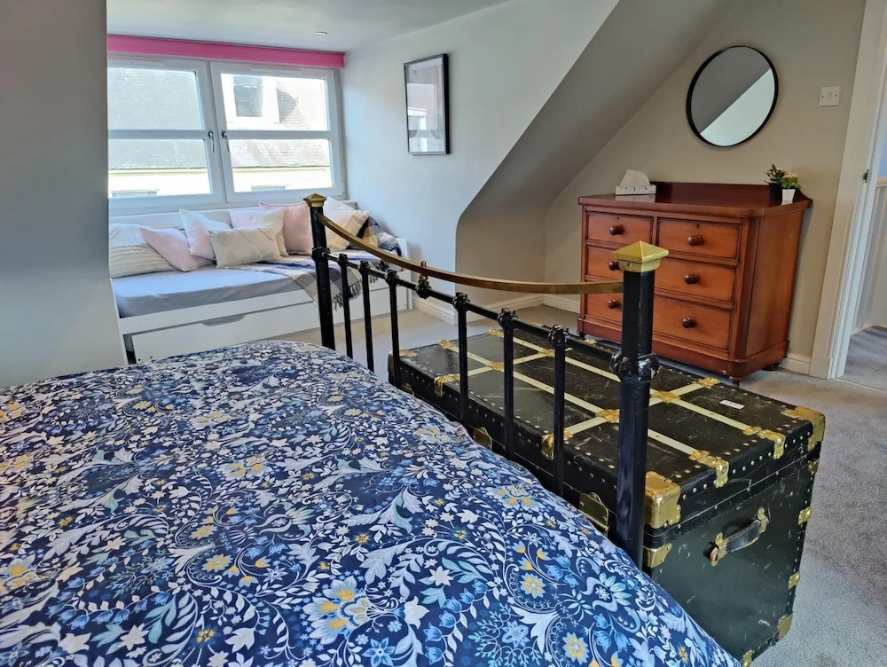 NEW Fabulous 2BD Maisonette Dunfermline, Fife
