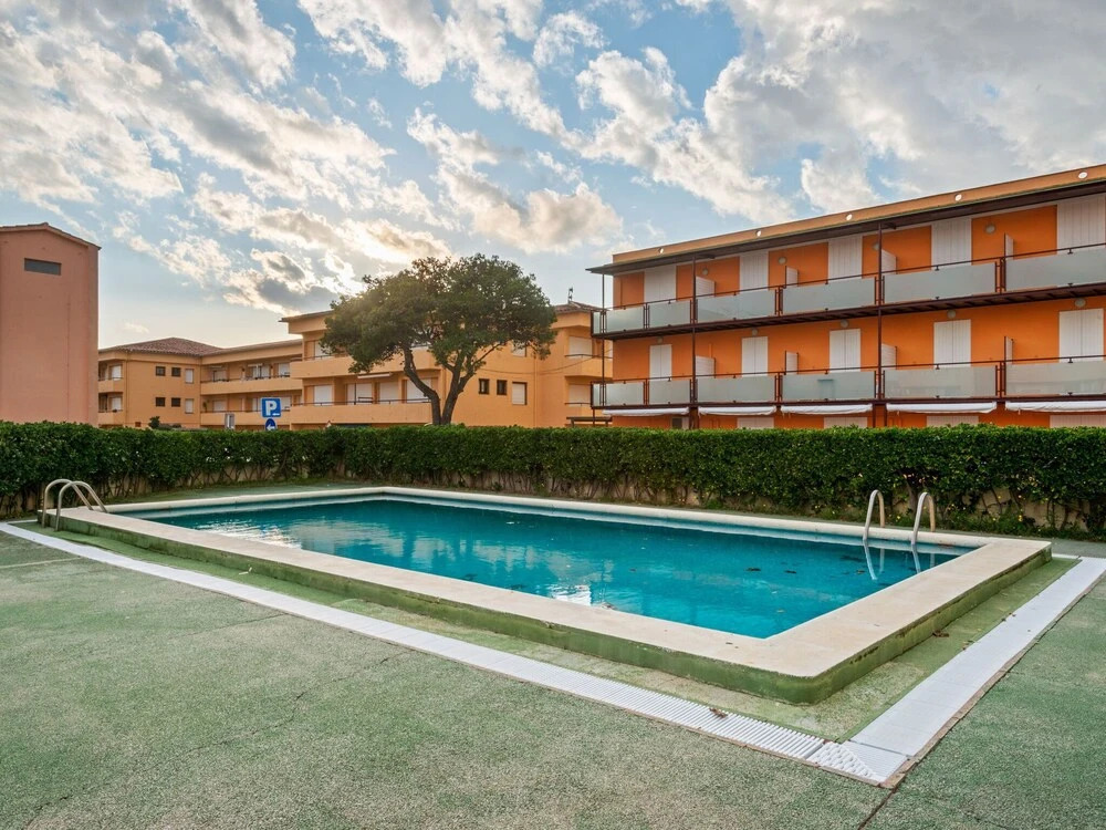Picturesque Holiday Home in L'estartit With Swimming Pool