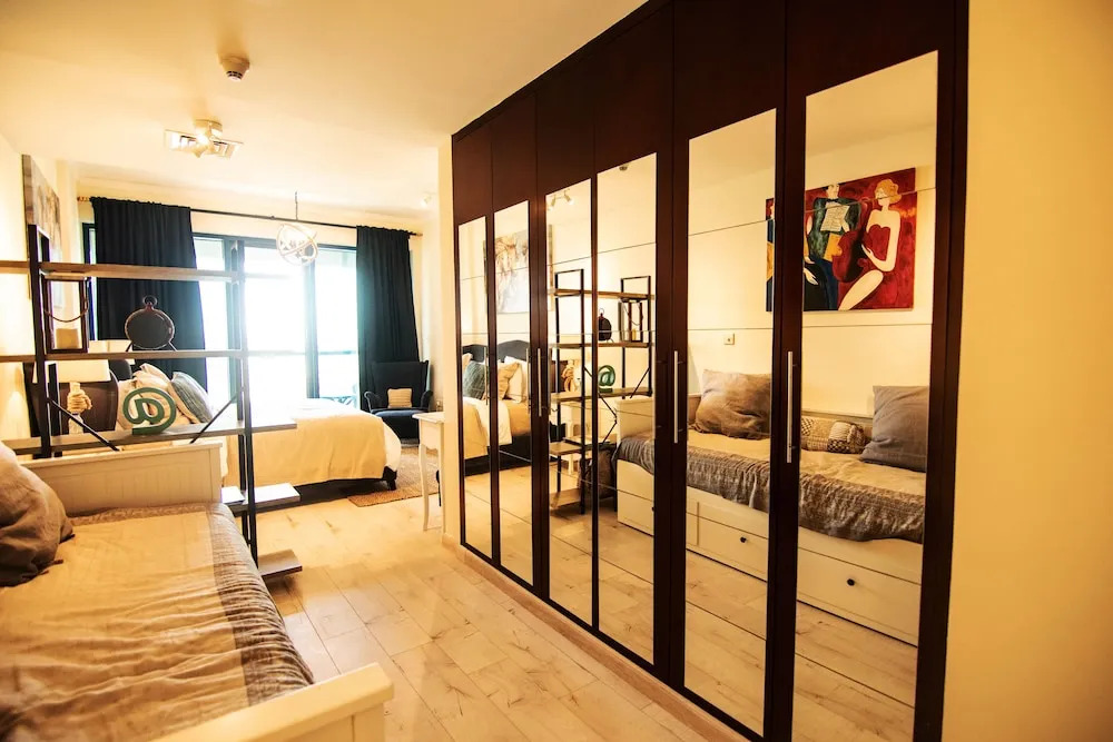 Lux BnB I X1 Tower I Golf Course & Sea Views