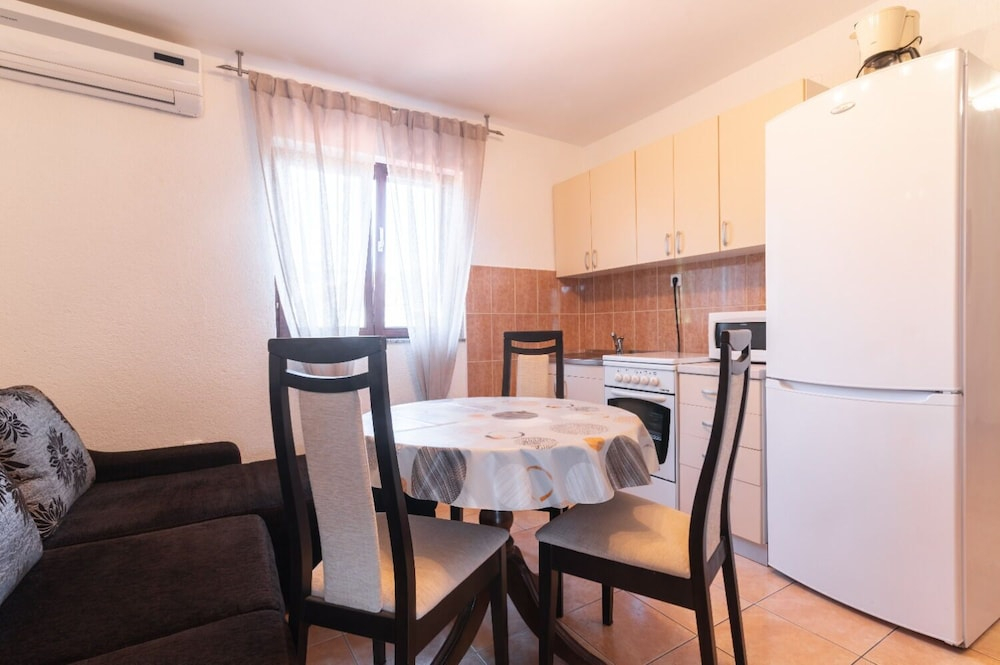 Apartments Tiho