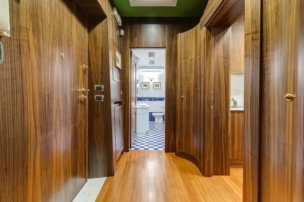 Pantheon Antique Suite