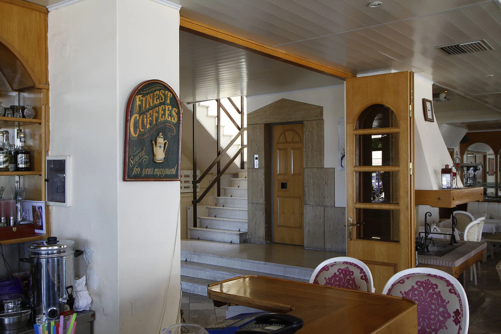 Nirikos Hotel